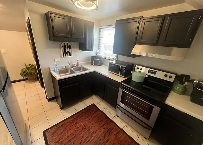 Cute And Cozy 1bd Townhouse Apartment *